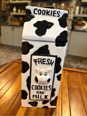 Houston Harvest Cow Print Ceramic Cookie Jar w/ Lid Black/White 10”x4”x4 “
